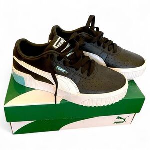 ‼️NIB TIFFANY BLUE‼️SOLD OUT. CLASSIC REFRESH PUMAS‼️ BLOGGERS FAV! Size 8